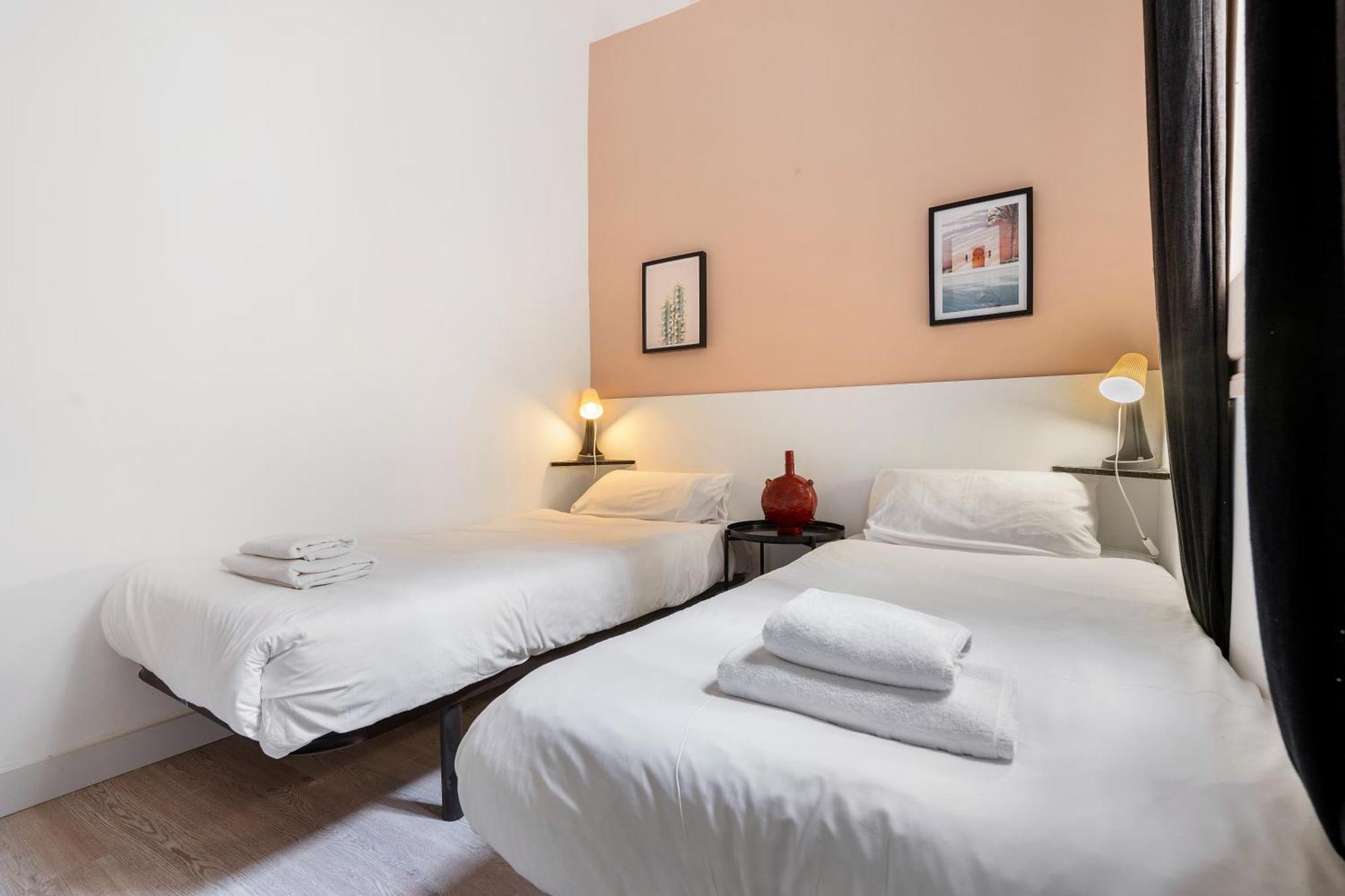 Apartament Fridays Flats Retro Chic In Poble Sec Barcelona Zewnętrze zdjęcie